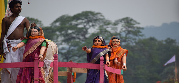 Ilumínese con una cultura conmovedora y un estilo variado de vida de la India